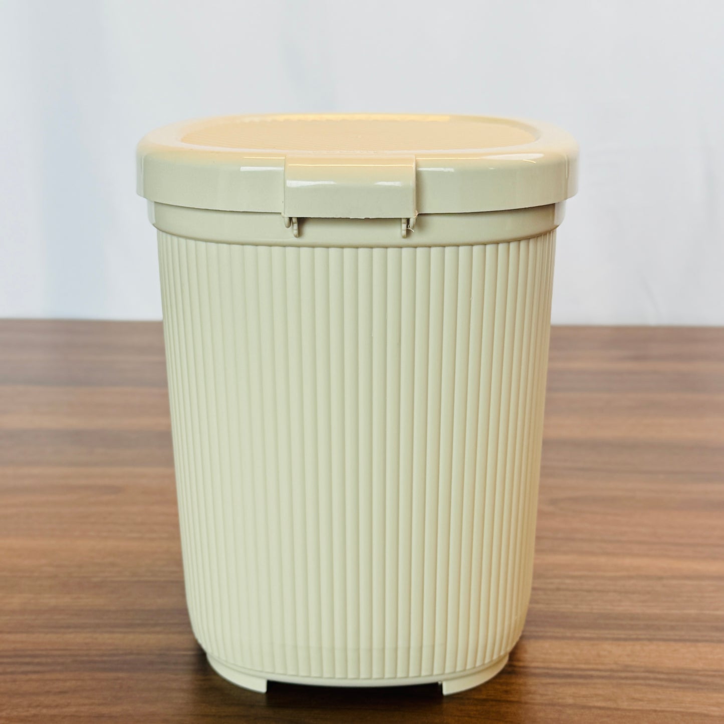 Hiva Medium Dustbin 109
